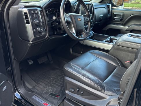 Used 2018 Chevrolet Silverado 1500 LTZ Z71 w/ Midnight Edition image 12