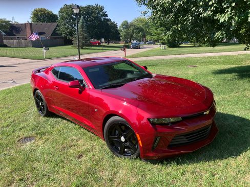 Used 2017 Chevrolet Camaro LT RWD image 15