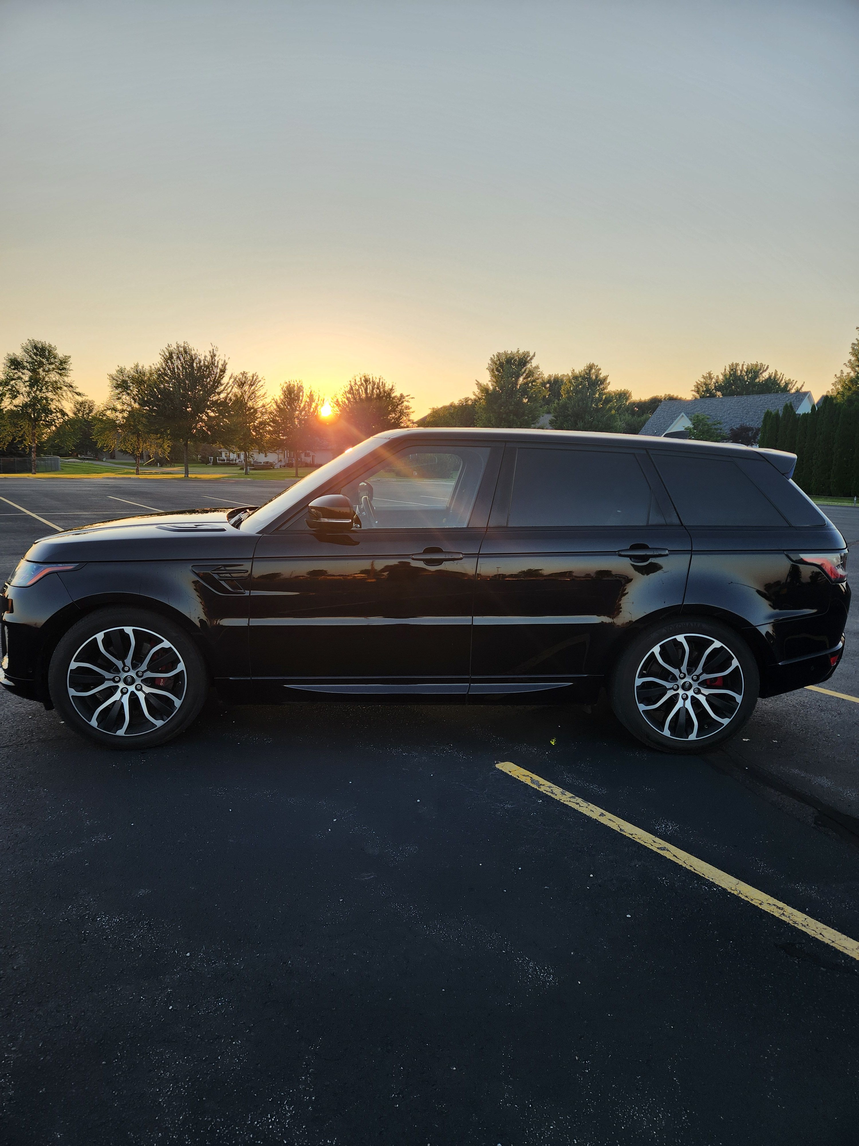 Used 2019 Land Rover Range Rover Sport HSE Dynamic AWD/4WD image 2