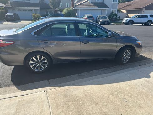 Used 2016 Toyota Camry XLE w/ Convenience Package FWD image 2