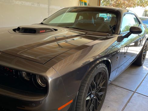 Used 2015 Dodge Challenger R/T Scat Pack RWD image 2