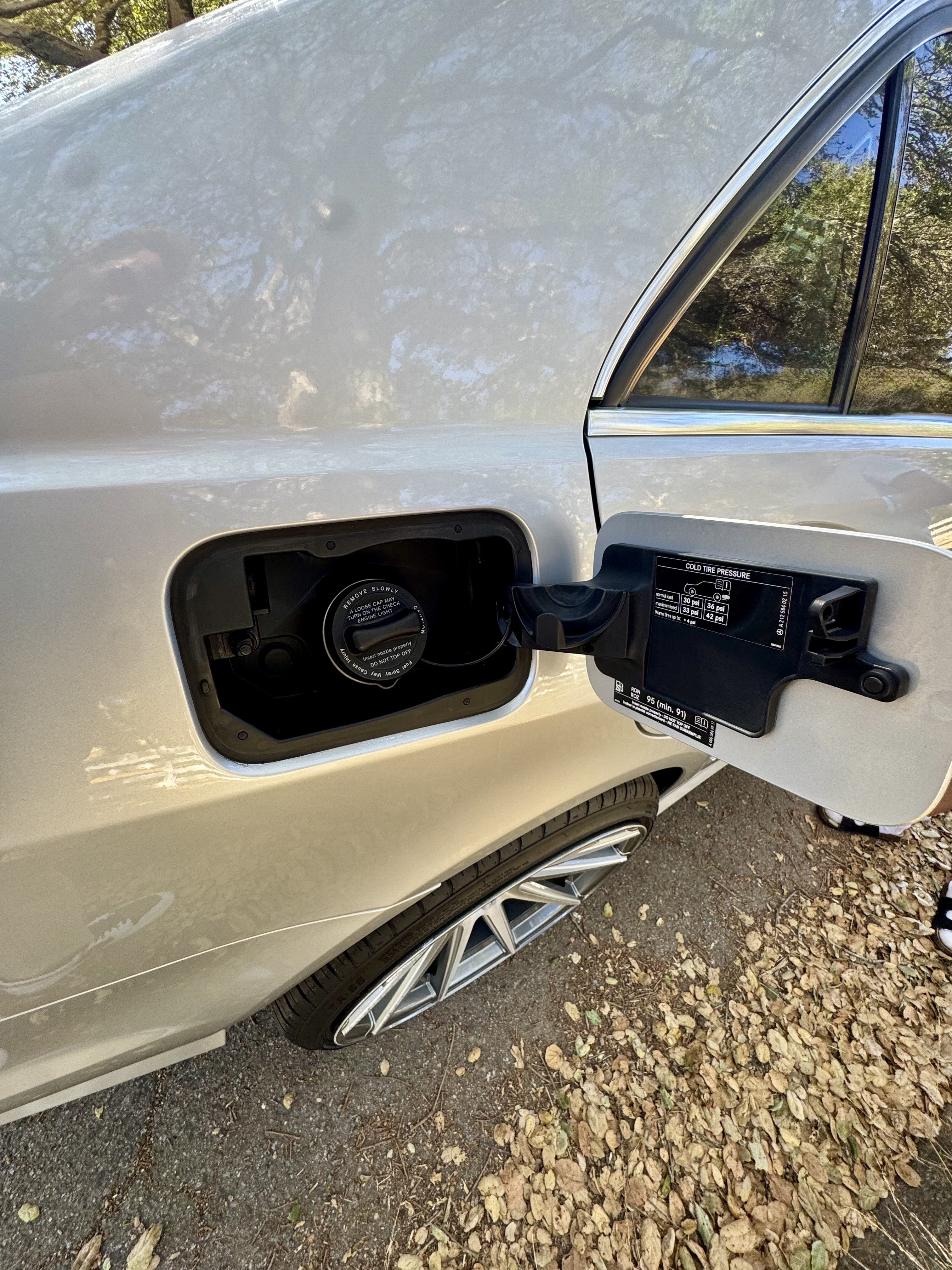 Used 2011 Mercedes-Benz E 550 Sedan image 24