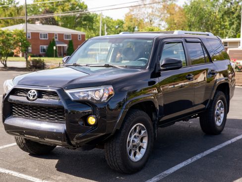 Used 2017 Toyota 4Runner SR5 image 8