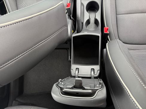 Used 2025 Hyundai Venue Limited FWD image 16