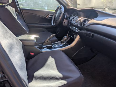 Used 2016 Honda Accord Sport image 17