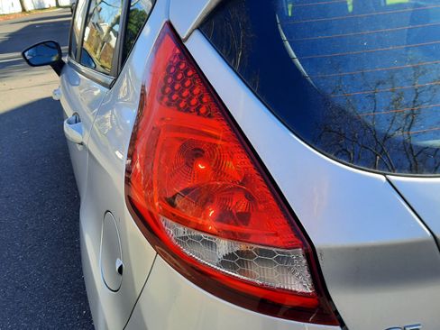 Used 2012 Ford Fiesta SE FWD image 11