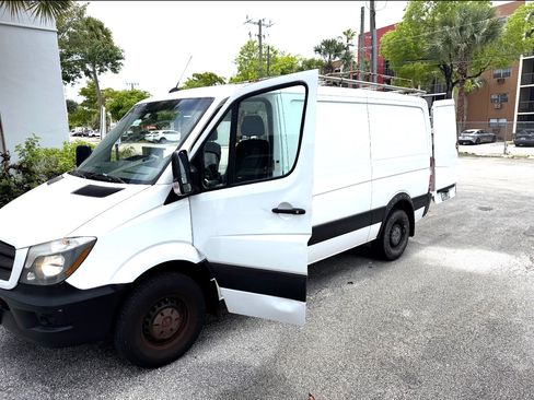 Used 2016 Mercedes-Benz Sprinter 2500 image 9