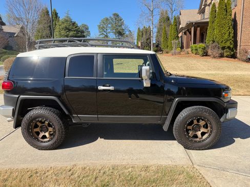 Used 2014 Toyota FJ Cruiser 4WD w/ Convenience Package image 4