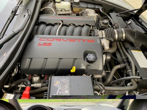 Used 2006 Chevrolet Corvette Coupe w/ Performance Package RWD image 6