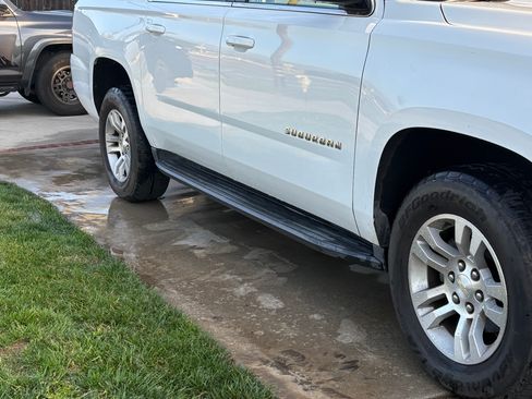 Used 2019 Chevrolet Suburban LT image 5