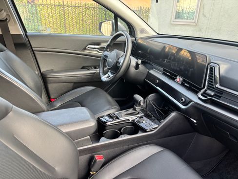 Used 2023 Kia Sportage EX image 6