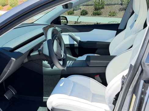 Used 2026 Tesla Model Y Performance AWD/4WD image 9