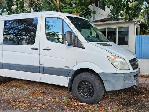Used 2011 Mercedes-Benz Sprinter 2500 image 5