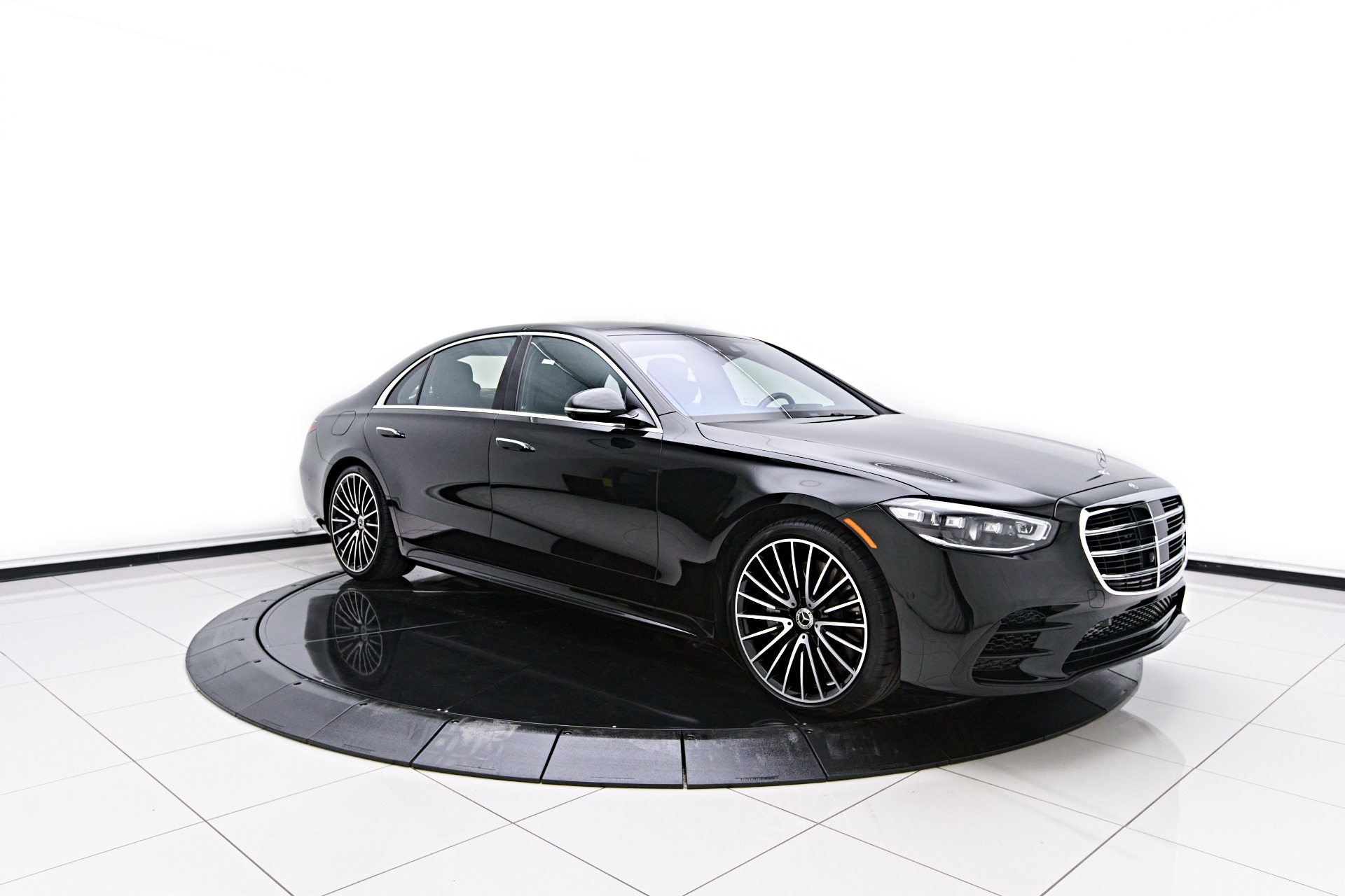 Used 2022 Mercedes-Benz S 580 4MATIC Sedan image 1