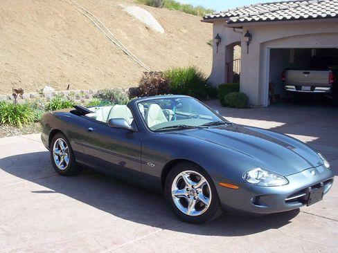 Used 2000 Jaguar XK8 Convertible image 2