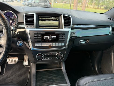 Used 2014 Mercedes-Benz ML 63 AMG 4MATIC image 22