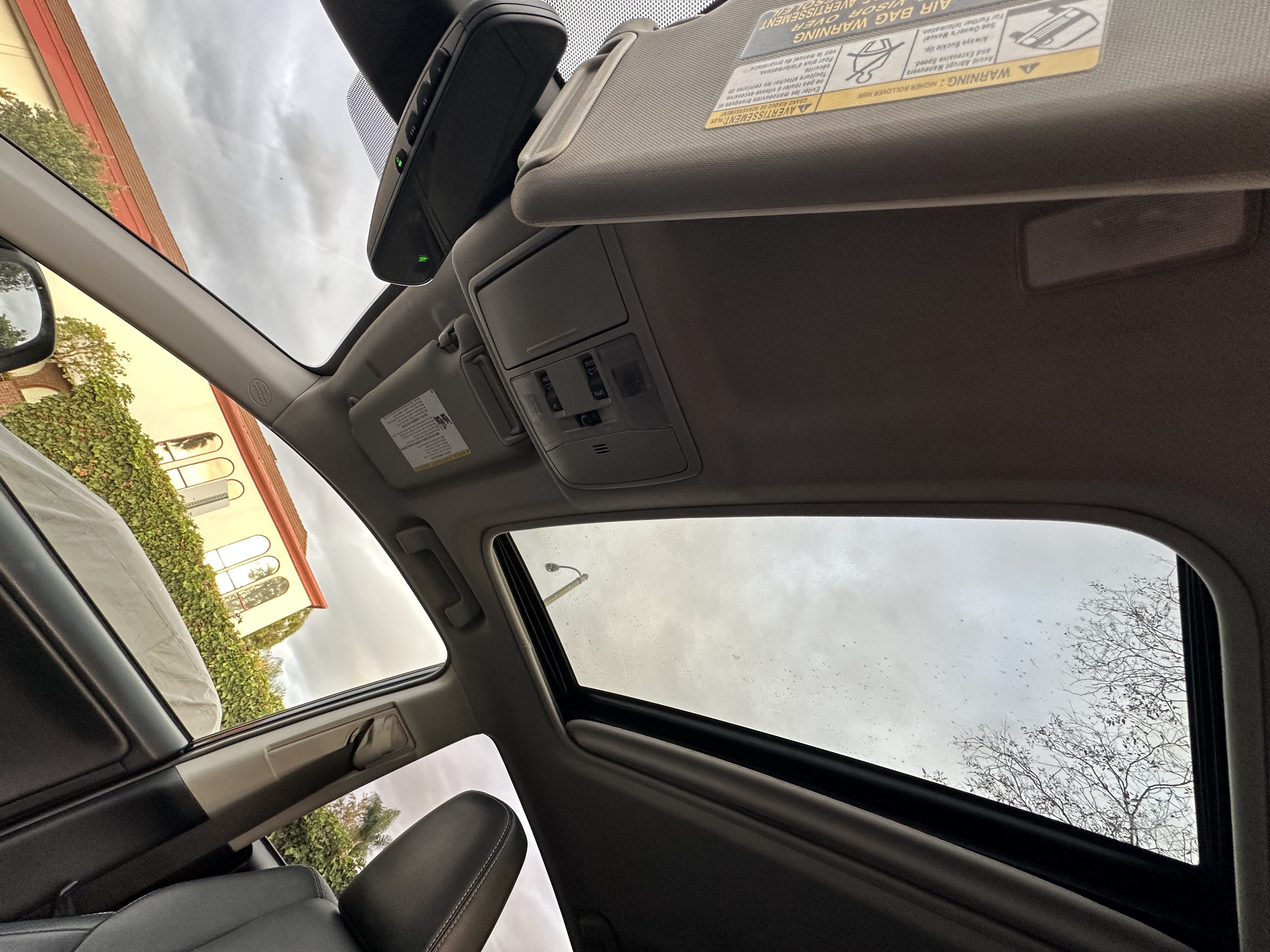 Used 2018 Toyota RAV4 Limited w/ Advanced Technology Package FWD image 10
