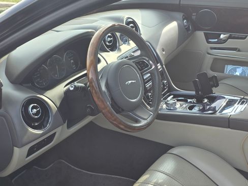 Used 2011 Jaguar XJ L image 10