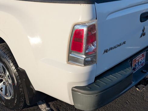 Used 2007 Mitsubishi Raider LS image 6