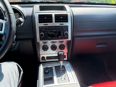 Used 2008 Dodge Nitro R/T image 9