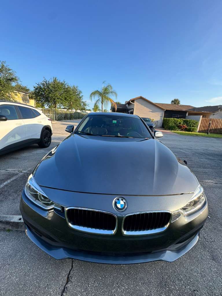 Used 2018 BMW 320i Sedan w/ Convenience Package RWD image 1