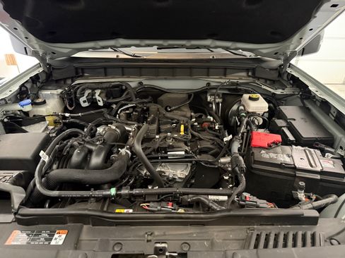 Used 2024 Ford Bronco Badlands image 11