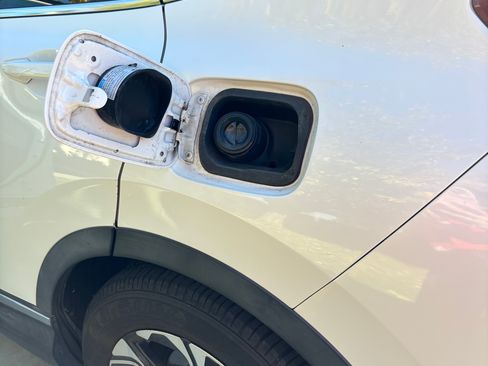 Used 2018 Honda CR-V Touring image 11