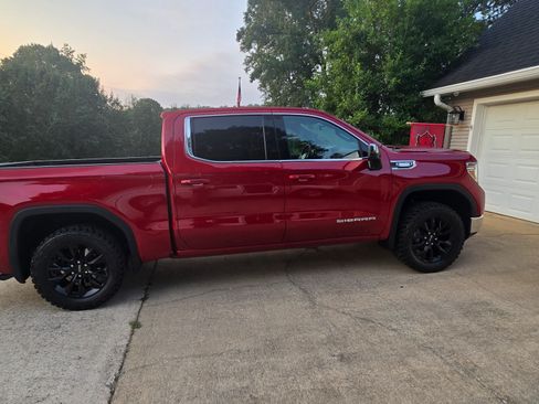 Used 2021 GMC Sierra 1500 SLE image 1
