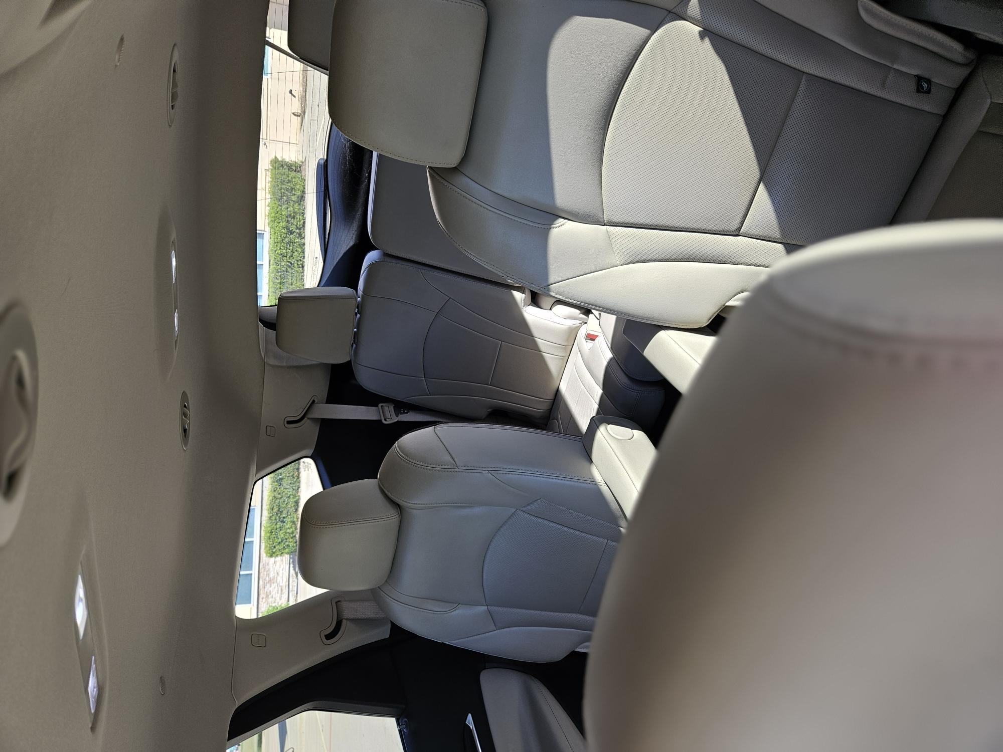Used 2021 Buick Enclave Essence FWD image 1