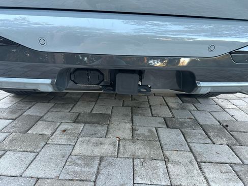 Used 2025 BMW X7 xDrive40i w/ M Sport Package image 25