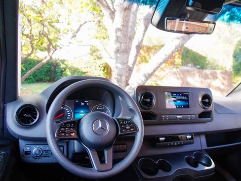 Used 2023 Mercedes-Benz Sprinter 2500 image 23