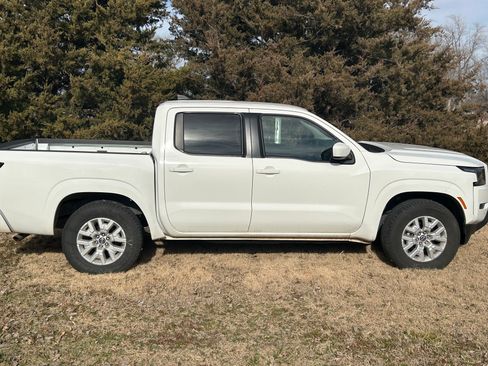 Used 2023 Nissan Frontier SV image 16