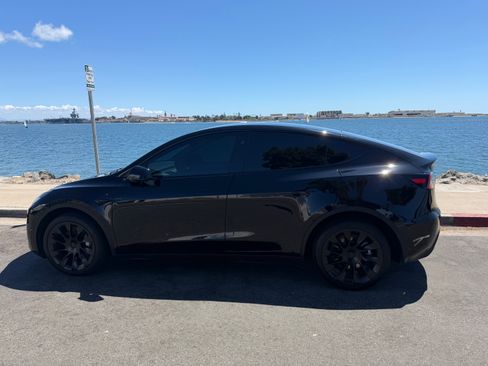 Used 2025 Tesla Model Y Long Range image 9