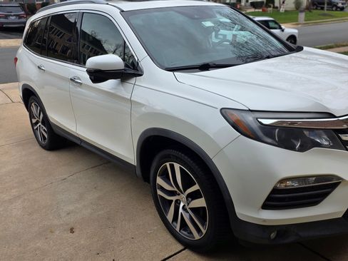 Used 2017 Honda Pilot Touring image 4