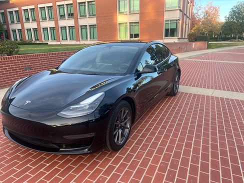 Used 2023 Tesla Model 3 Standard Range image 6