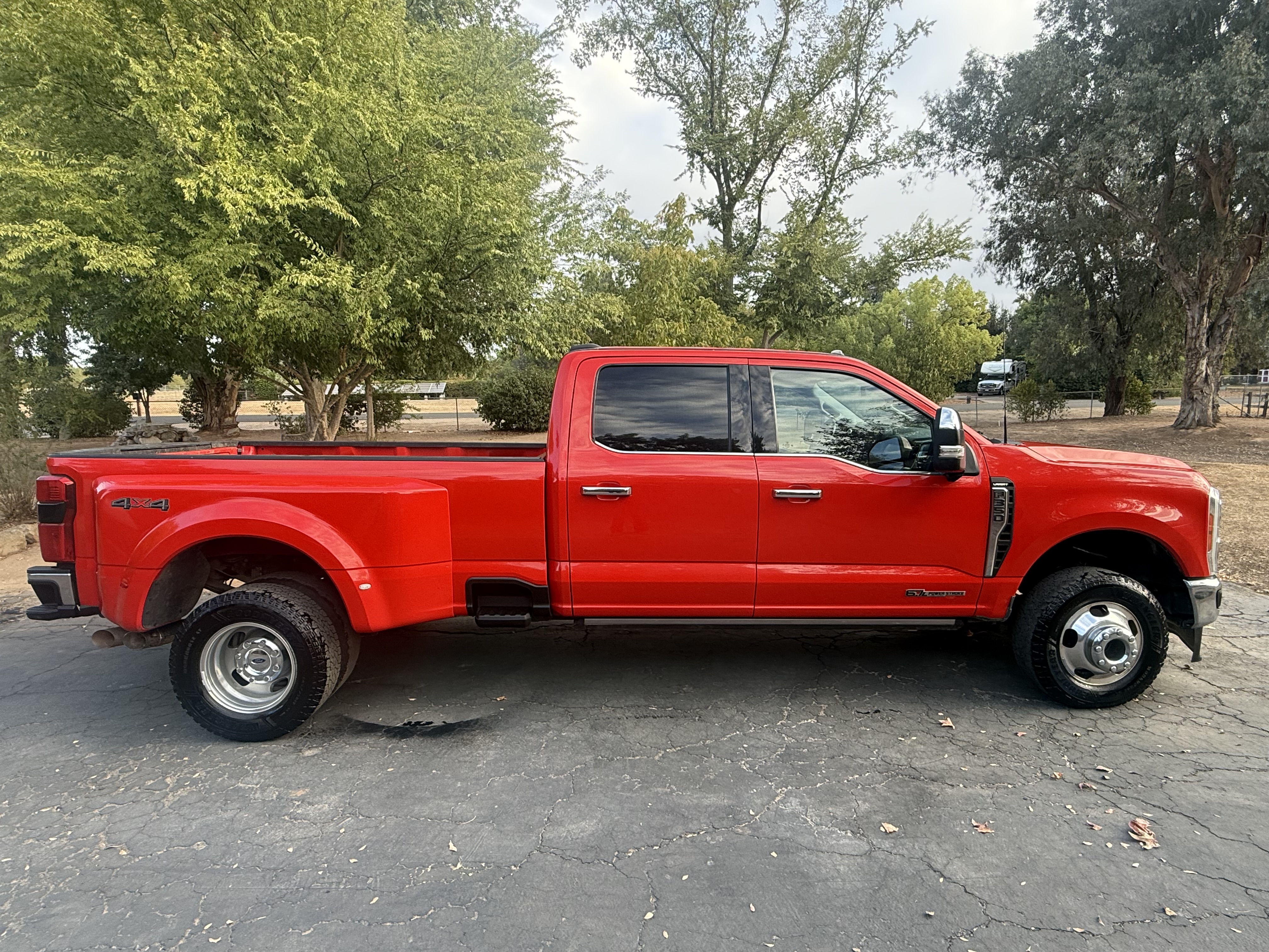 Used 2023 Ford F350 Lariat w/ Lariat Ultimate Package AWD/4WD image 4