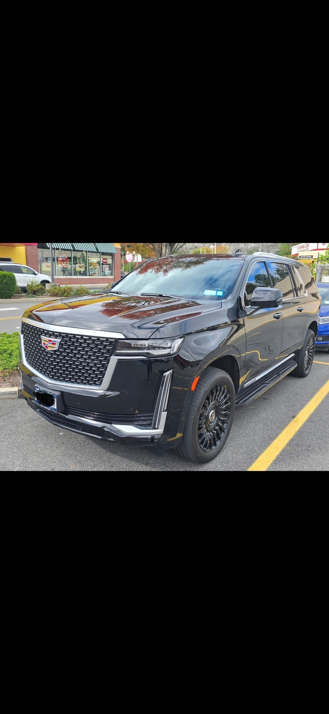 Used 2023 Cadillac Escalade ESV Premium Luxury w/ LPO, Floor Liner Package AWD/4WD image 18