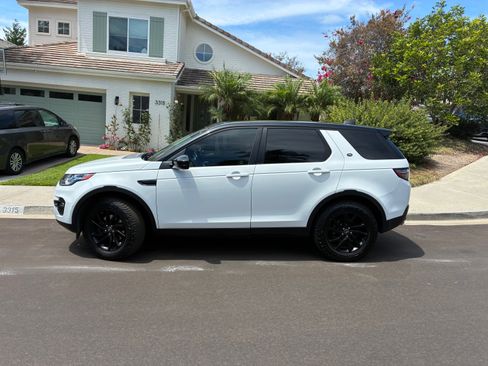 Used 2017 Land Rover Discovery Sport HSE AWD/4WD image 4