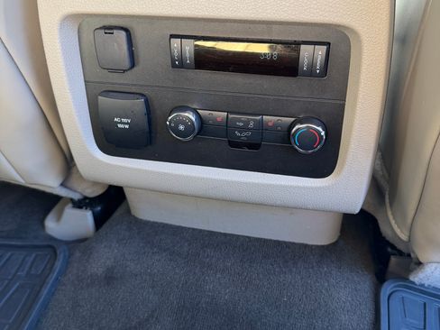 Used 2016 Lincoln Navigator Select image 11