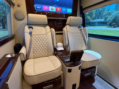 Used 2014 Mercedes-Benz Sprinter 2500 image 22