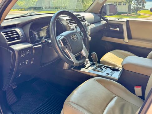 Used 2018 Toyota 4Runner SR5 AWD/4WD image 4