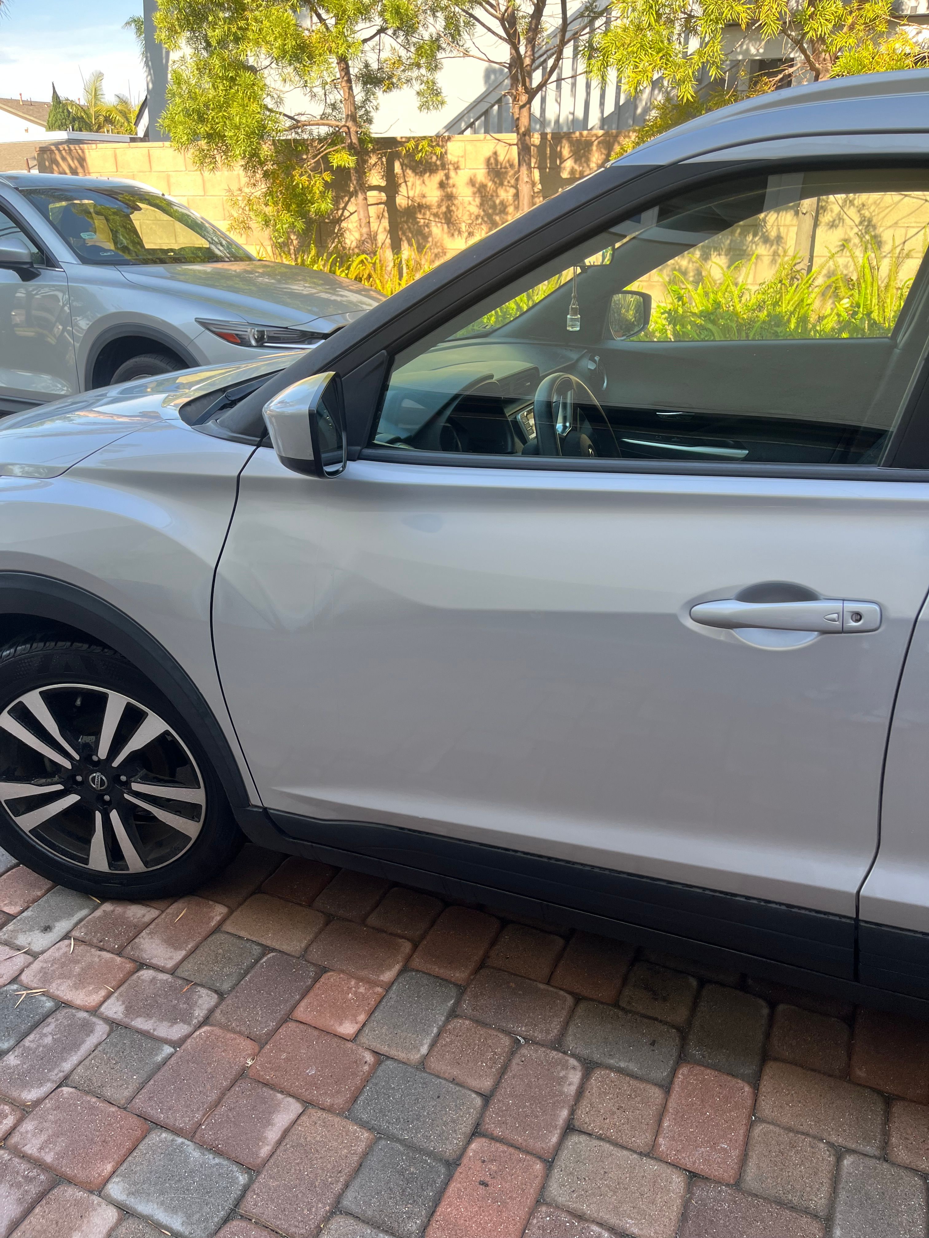 Used 2019 Nissan Kicks SV FWD image 8
