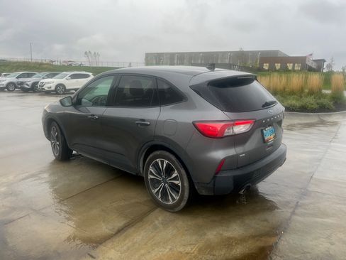 Used 2022 Ford Escape SE w/ SE Sport Appearance Package image 2