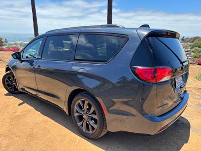Used 2020 Chrysler Pacifica Limited w/ Advanced Safetytec Group
