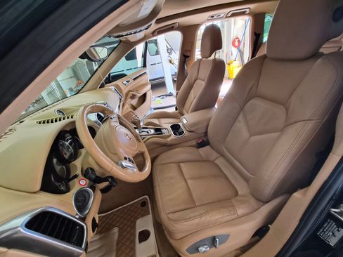 Used 2012 Porsche Cayenne S image 9