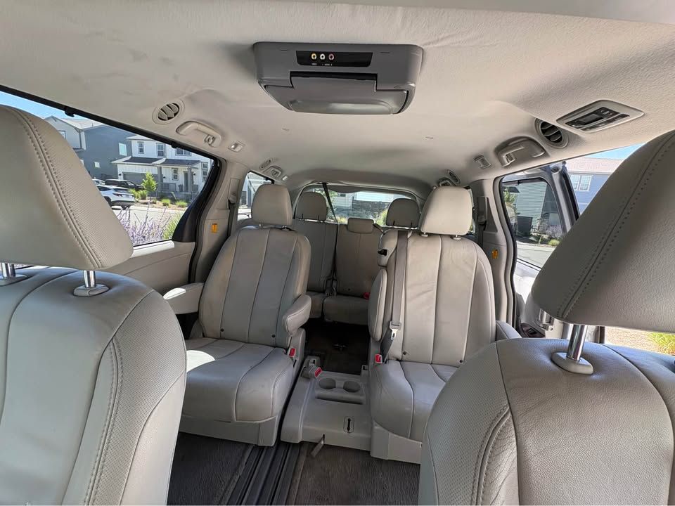 Used 2013 Toyota Sienna XLE FWD image 12