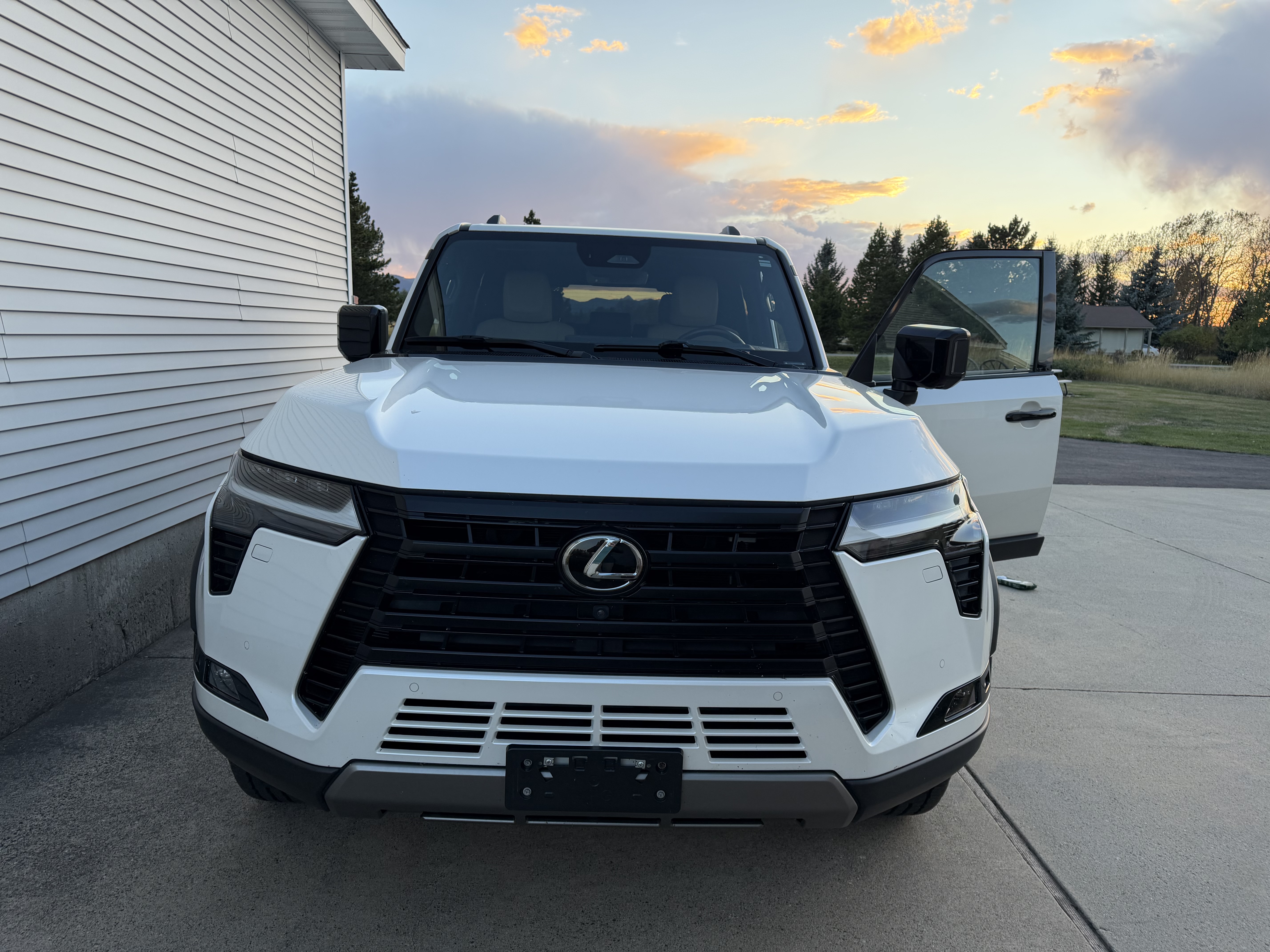 Used 2024 Lexus GX 550 AWD/4WD image 2