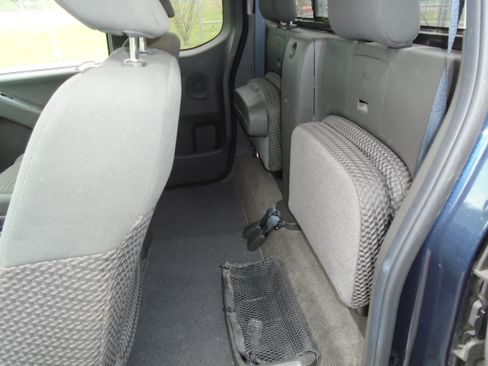 Used 2015 Nissan Frontier SV w/ SV Value Truck Package AWD/4WD image 12