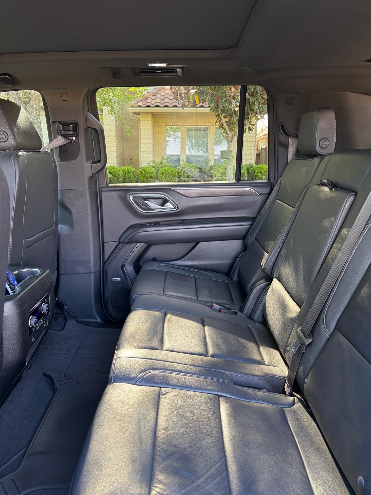 Used 2022 Chevrolet Suburban LT RWD image 8