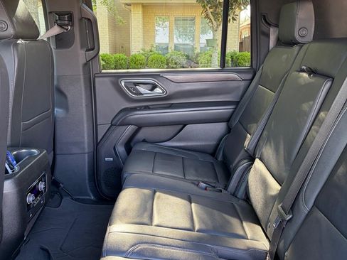 Used 2022 Chevrolet Suburban LT RWD image 8